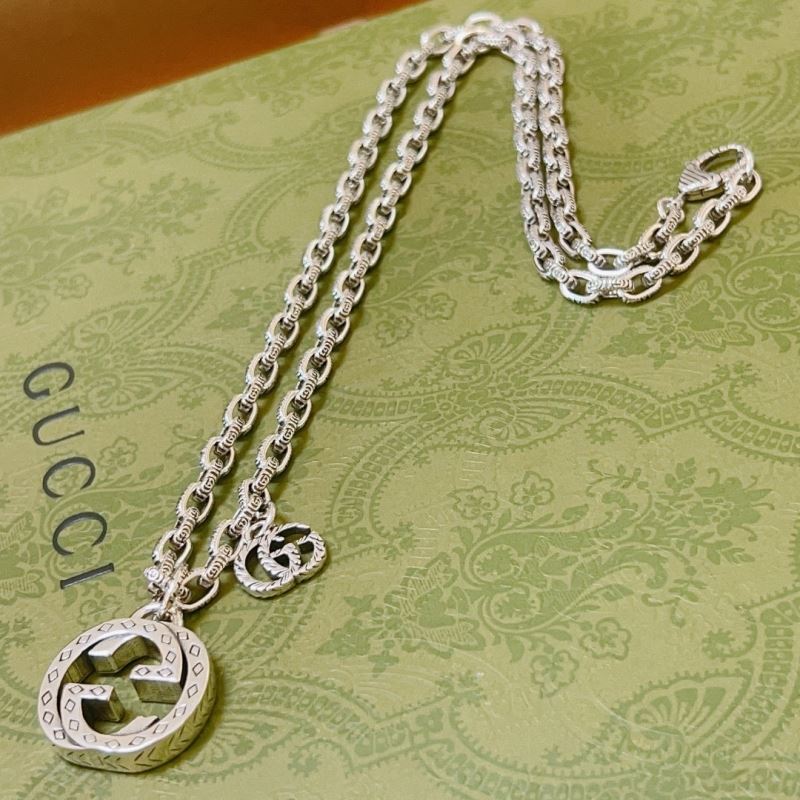 G*u*i necklaces